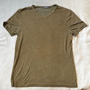 Michael Stars Green v neck t shirt, green in size M